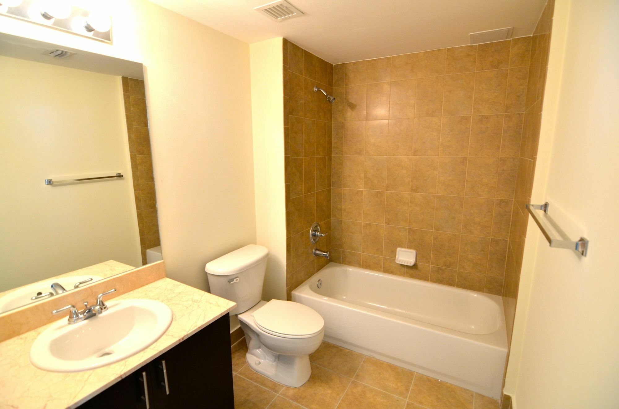 Riviera Luxury Living At River Oaks Marina And Tower Apartment *