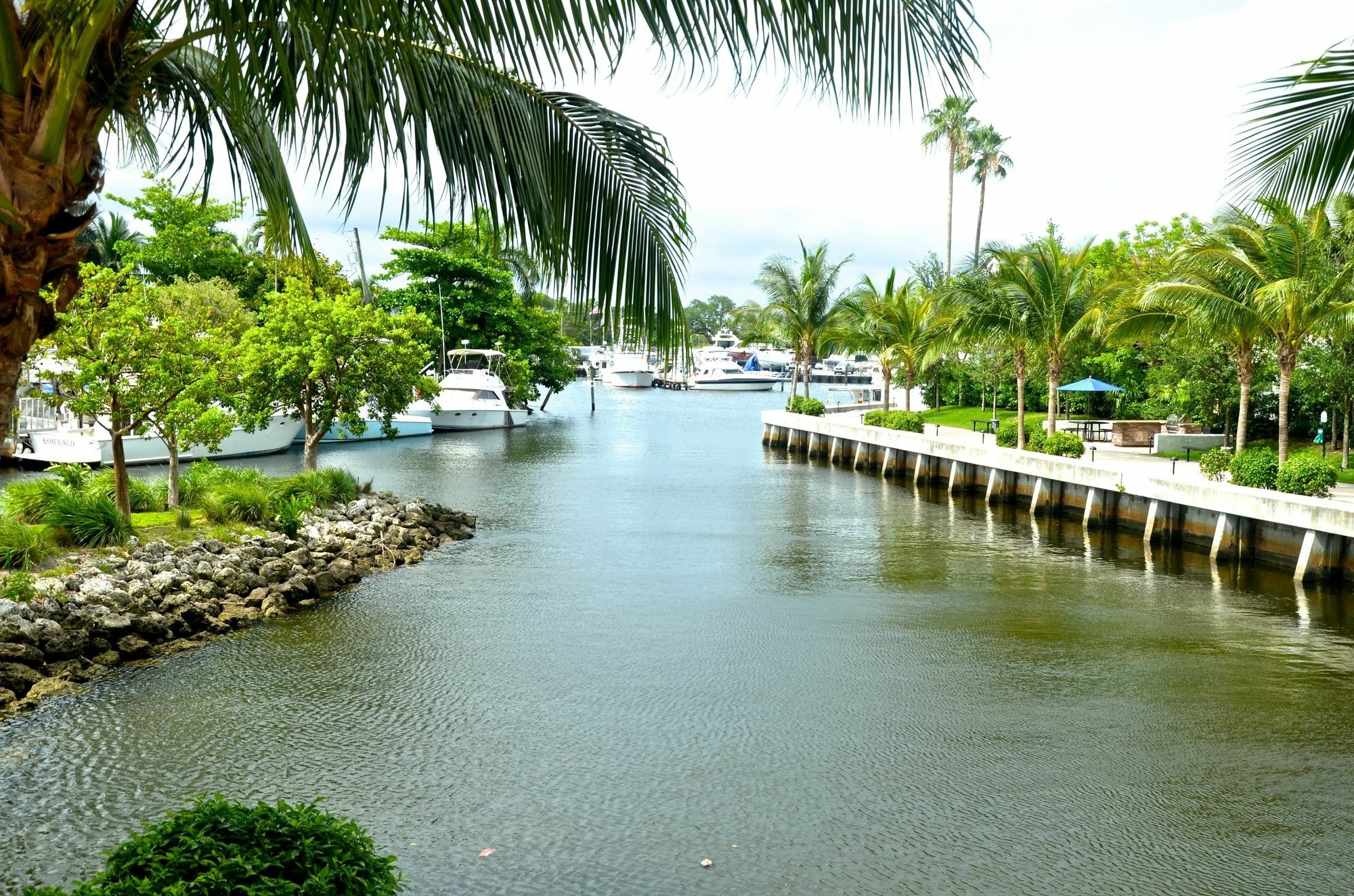 Riviera Luxury Living At River Oaks Marina And Tower Apartment *