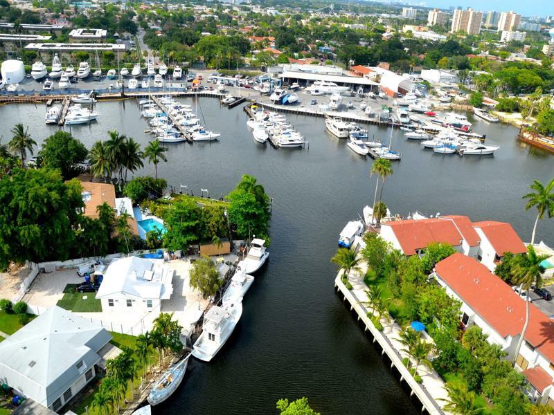 Riviera Luxury Living At River Oaks Marina And Tower Apartment *