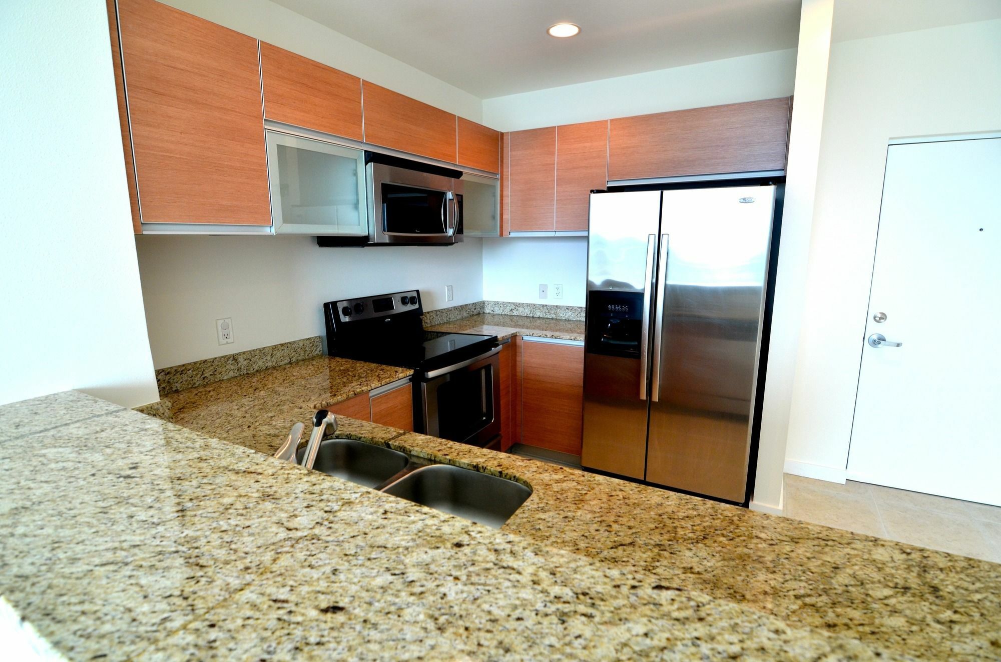 Riviera Luxury Living At River Oaks Marina And Tower *