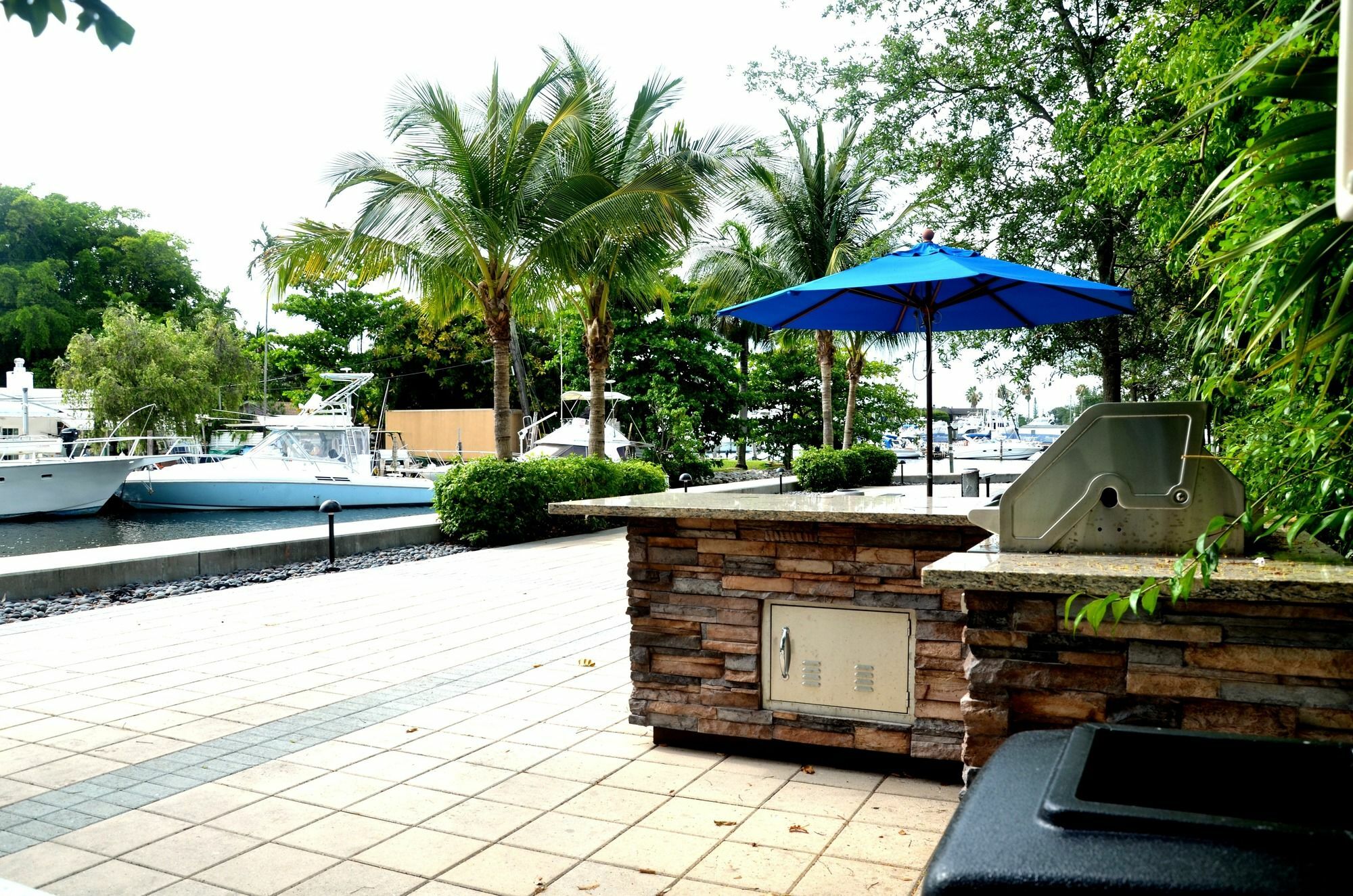Riviera Luxury Living At River Oaks Marina And Tower Apartment *